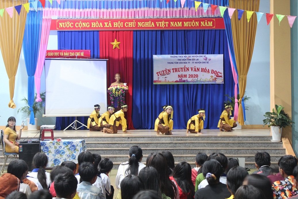 Trường THCS DTNT huyện Chư Sê phối hợp với Thư viện tỉnh và Trung tâm Văn hóa huyện tổ chức sự kiện tuyên truyền sách 2020